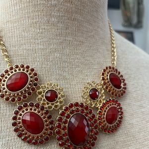 💥3/13.00💥Cranberry colored Statements Necklace NWOT